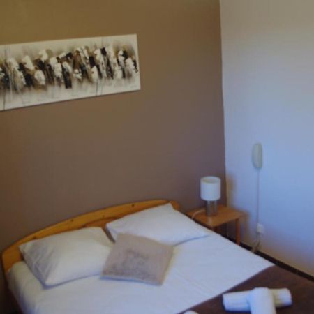 Le Robinson Hotel Pierrelatte Kültér fotó