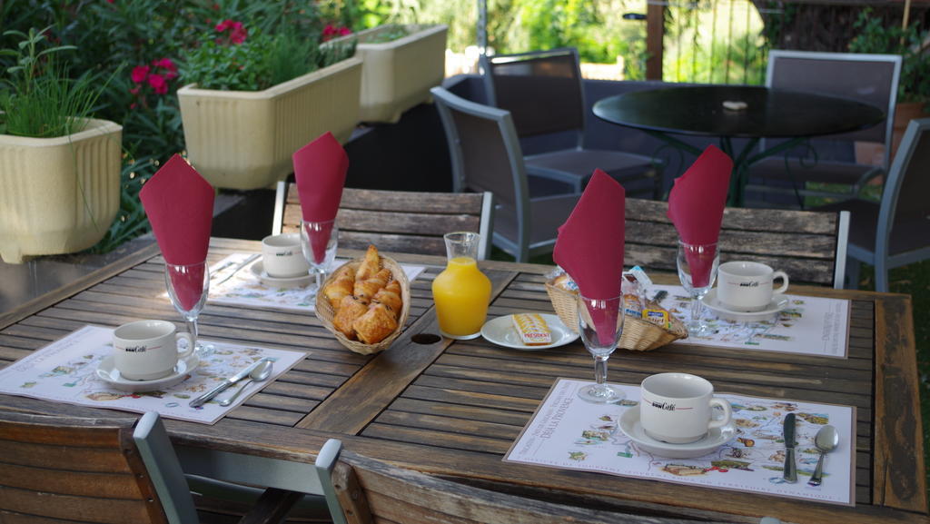 Le Robinson Hotel Pierrelatte Kültér fotó